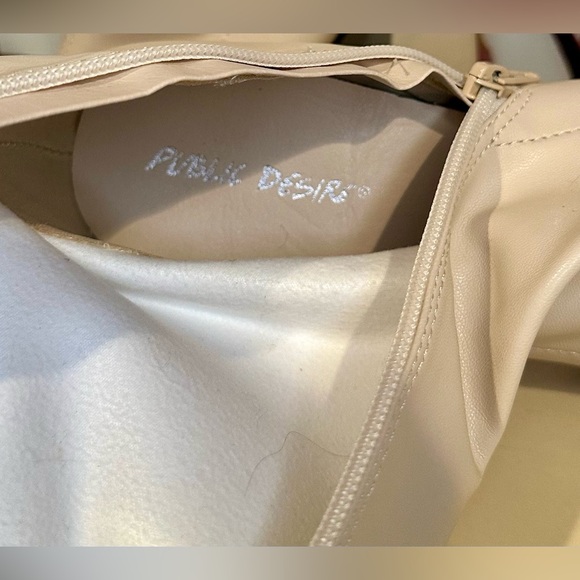 EUC Public Desire “Caryn” Ultimate 70’s “Go-Go Boot” in a Creamy Off-White Sz 6 - Picture 9 of 13